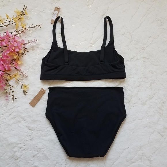 SKIMS Bralette & Underwear Set - Picture 2 of 9